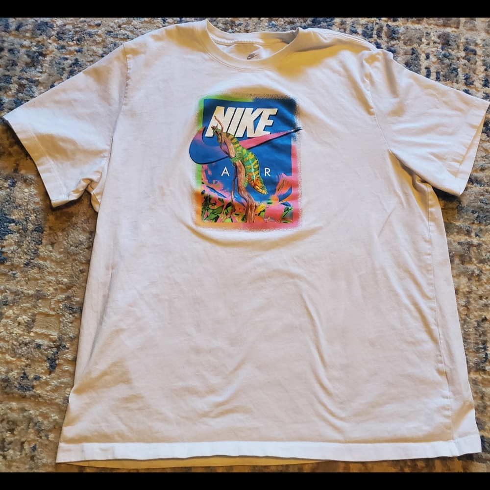 Mens Nike Sportswear Riff Iguana Tee in white